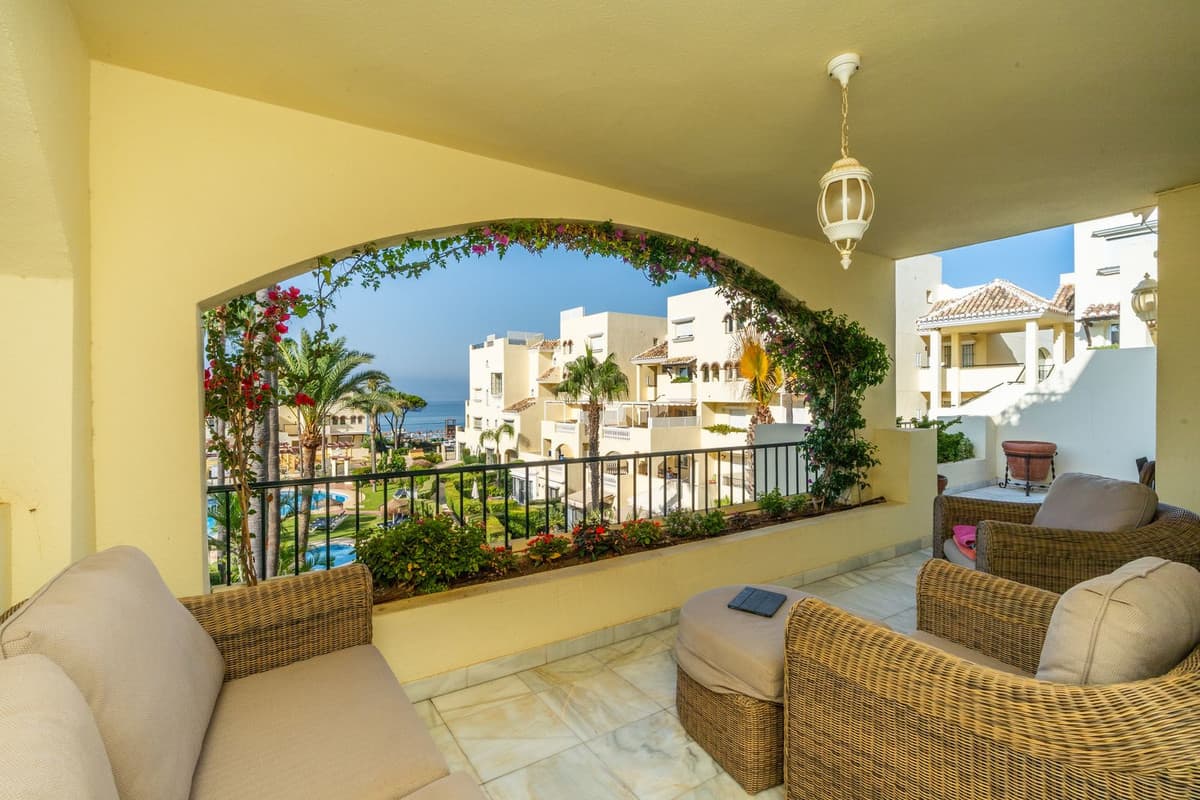 Middle Floor Apartment in Elviria — photo 10 of 10