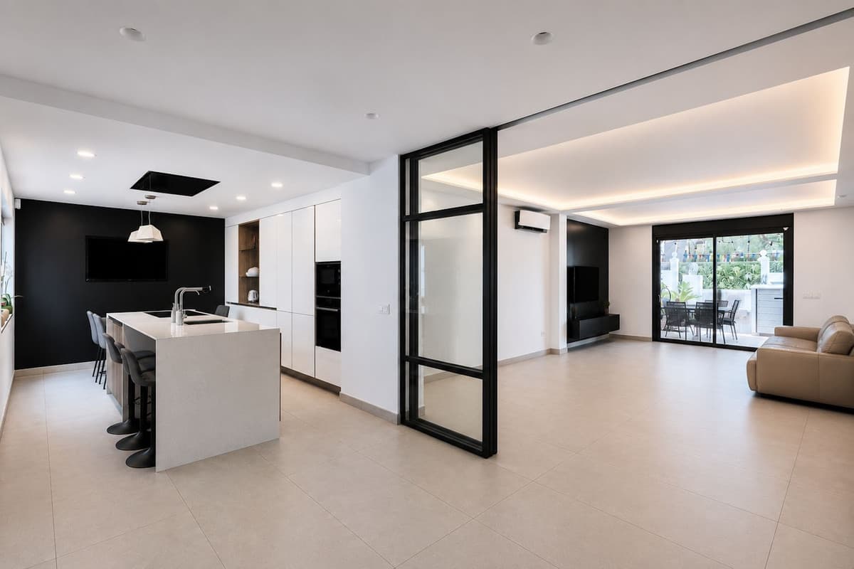 Semi-Detached House in Nueva Andalucía — photo 1 of 10