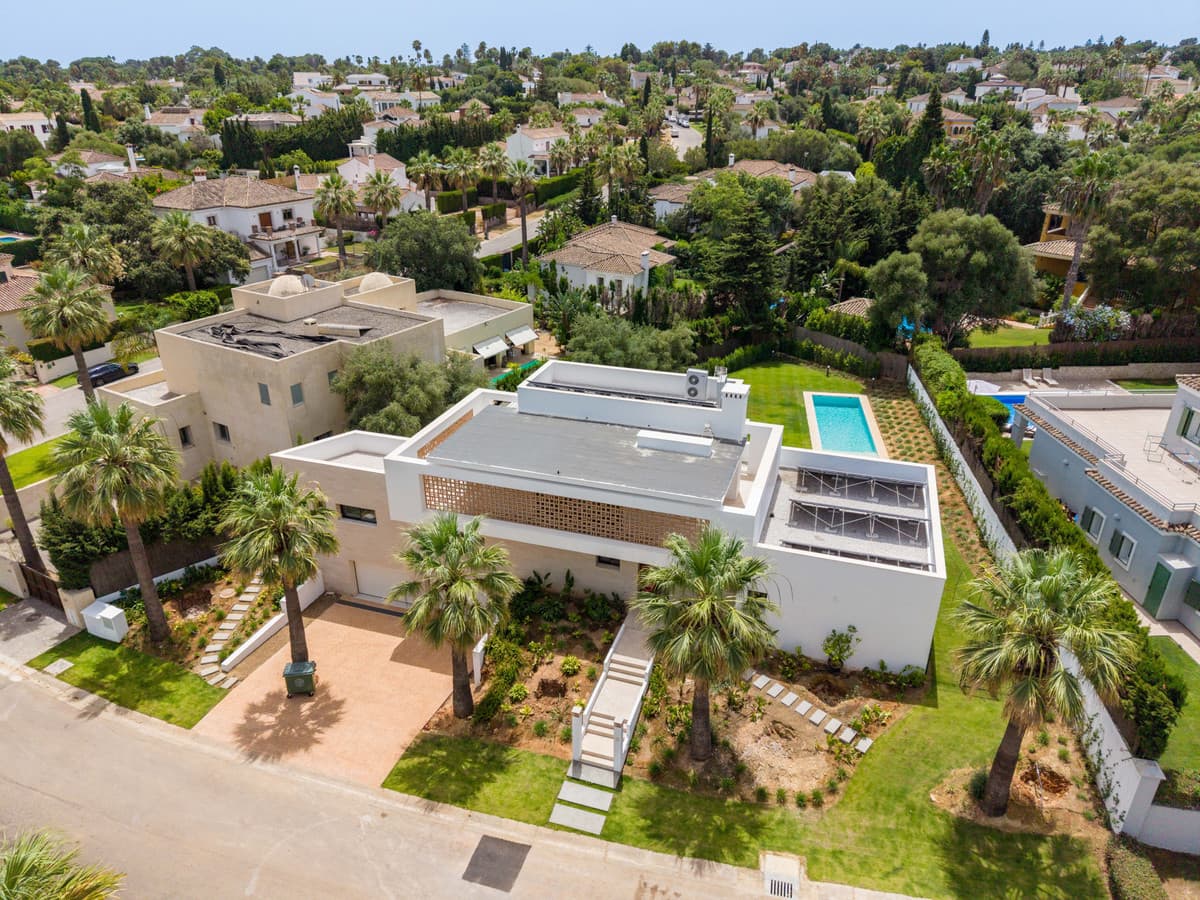 Detached Villa in Sotogrande Costa — photo 1 of 10