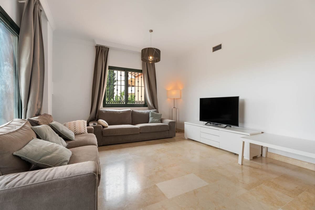 Ground Floor Apartment in Elviria — photo 9 of 10