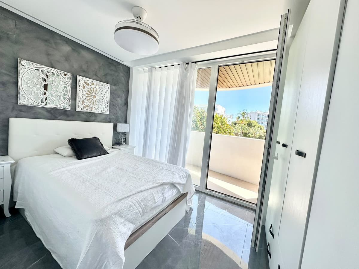 Middle Floor Apartment in Benalmadena Costa — photo 9 of 10