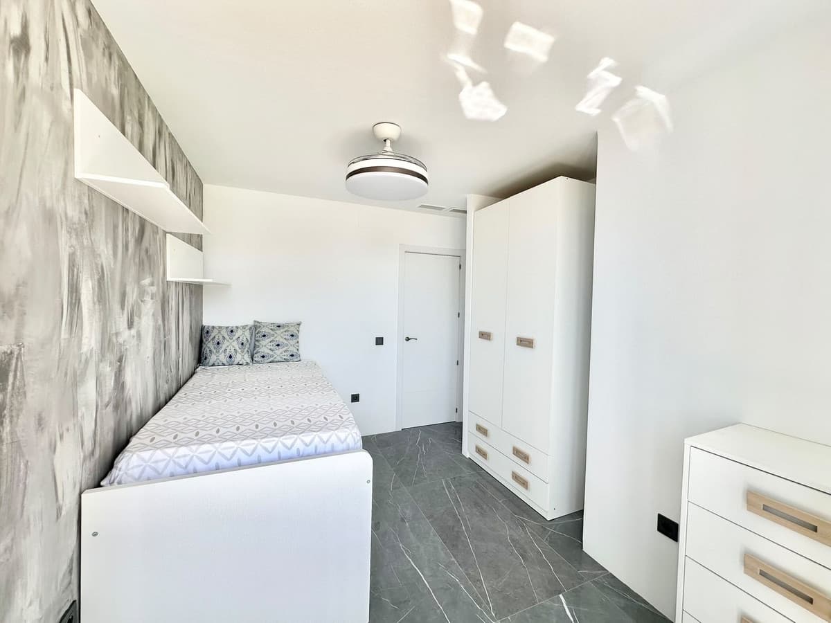 Middle Floor Apartment in Benalmadena Costa — photo 10 of 10