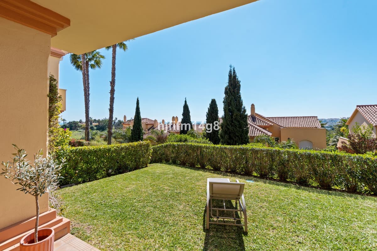 Ground Floor Apartment in Nueva Andalucía — photo 3 of 10