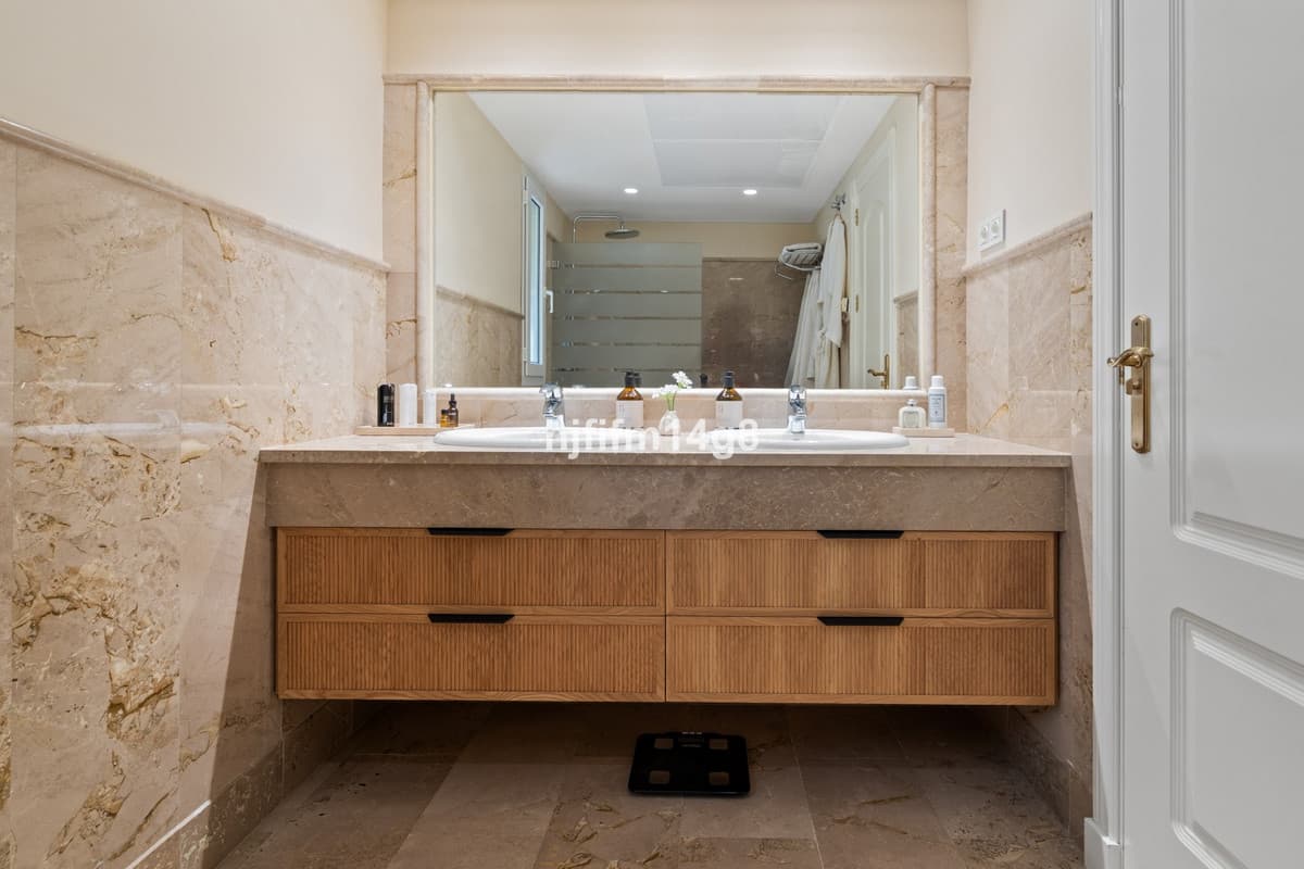 Ground Floor Apartment in Nueva Andalucía — photo 10 of 10