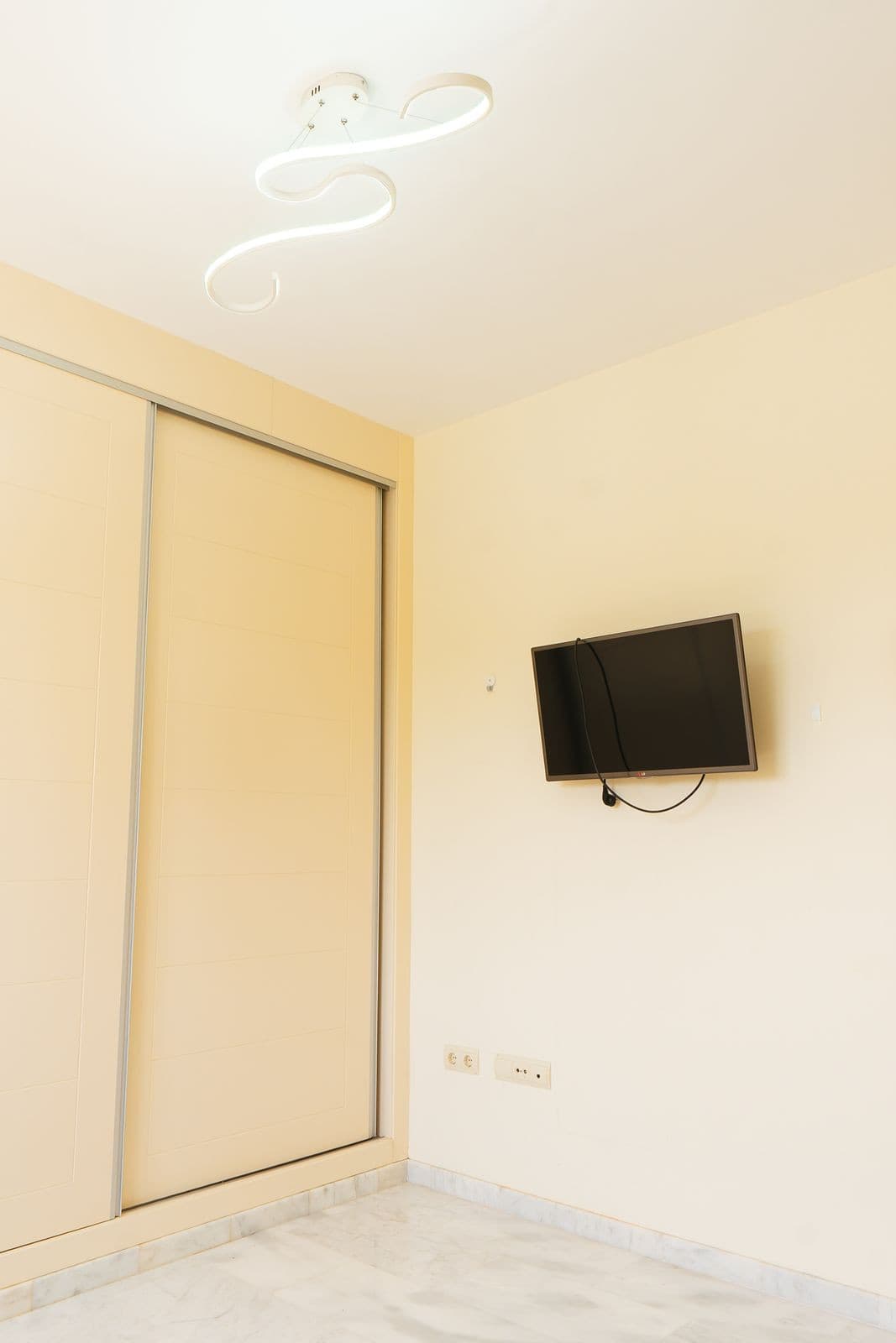 Middle Floor Apartment in Estepona — photo 4 of 10