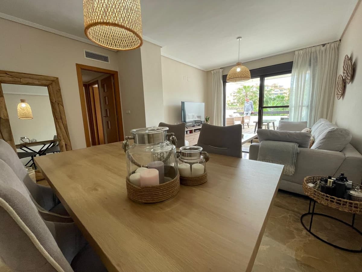 Middle Floor Apartment in Estepona — photo 5 of 10