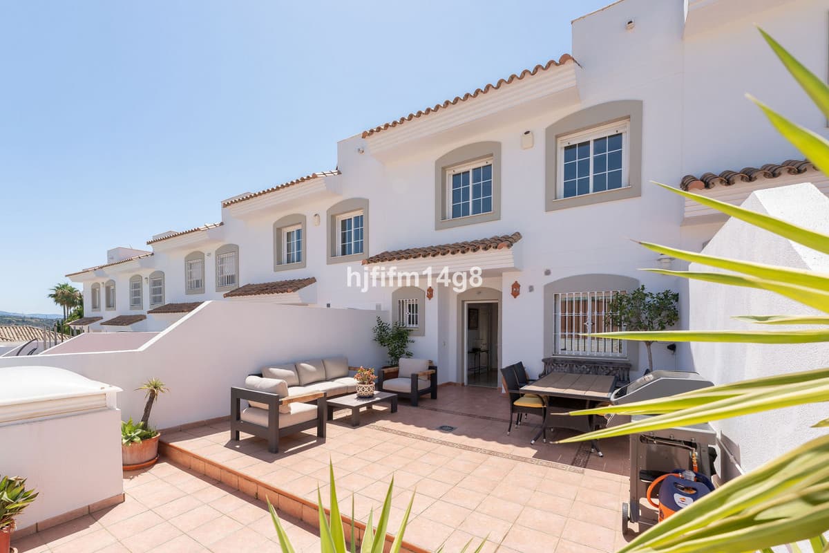 Townhouse in Nueva Andalucía — photo 3 of 10
