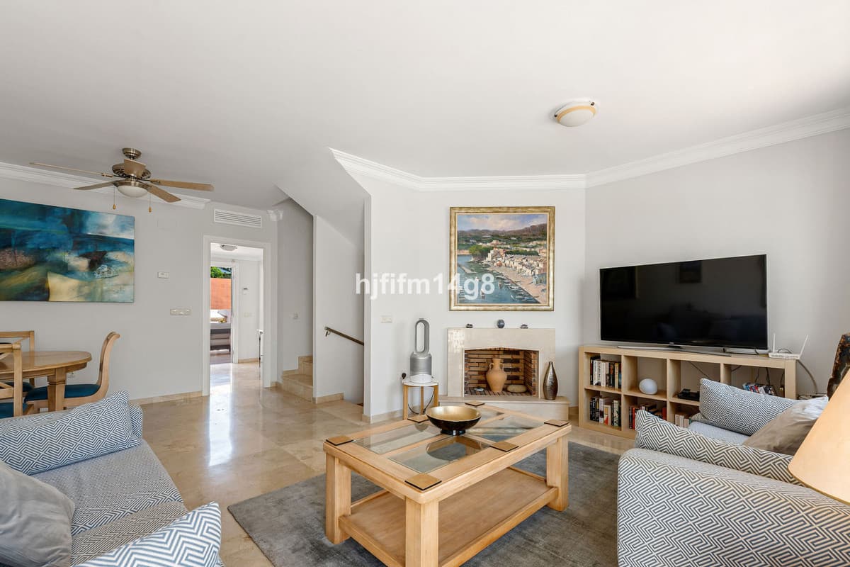 Townhouse in Nueva Andalucía — photo 6 of 10