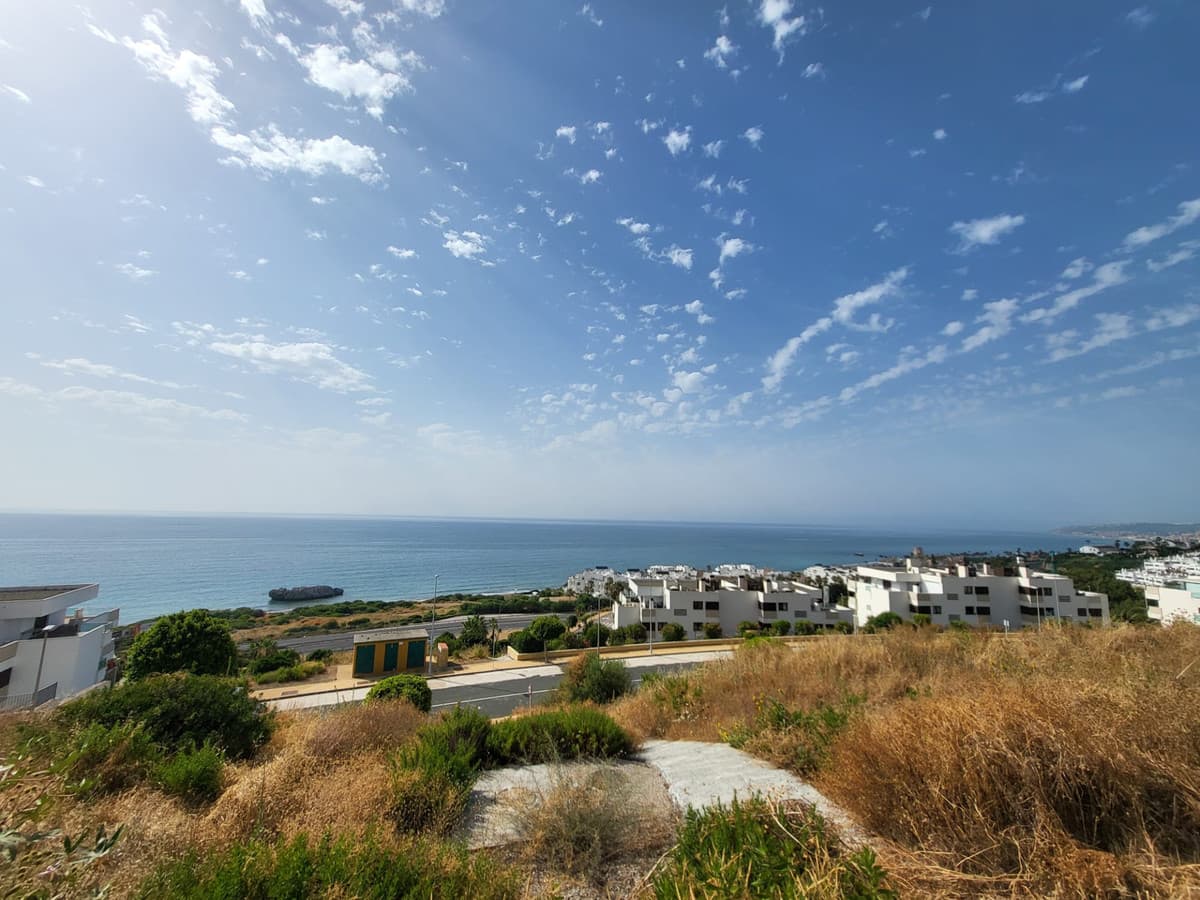 Land in Estepona — photo 1 of 10