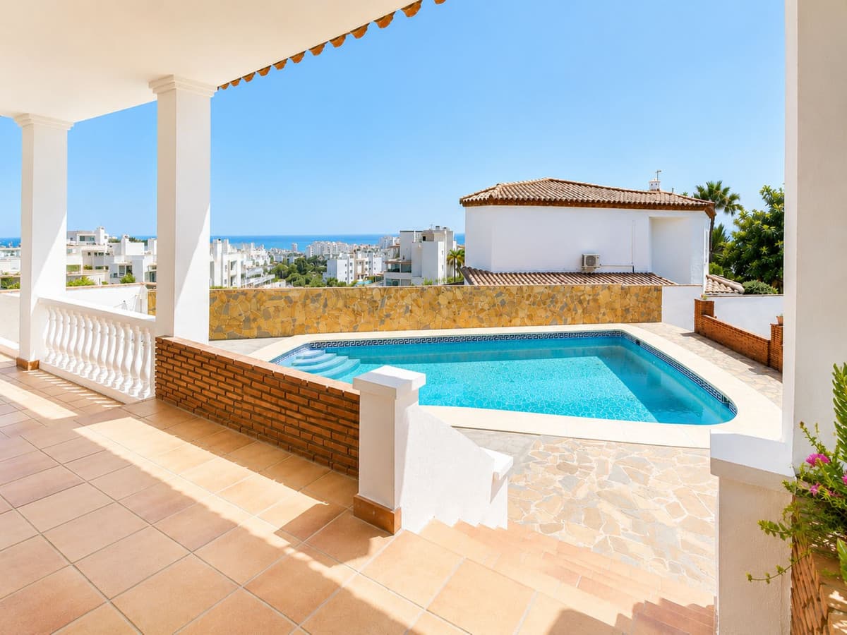 Detached Villa in Estepona — photo 1 of 10