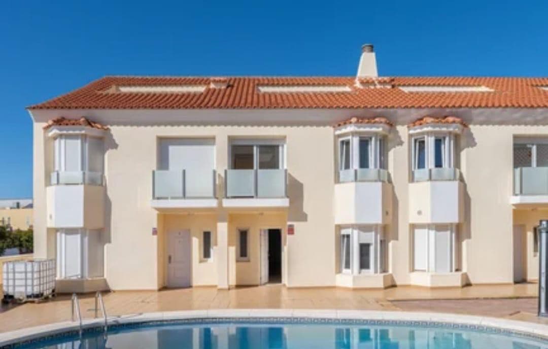 Townhouse in Recinto Ferial — photo 1 of 10