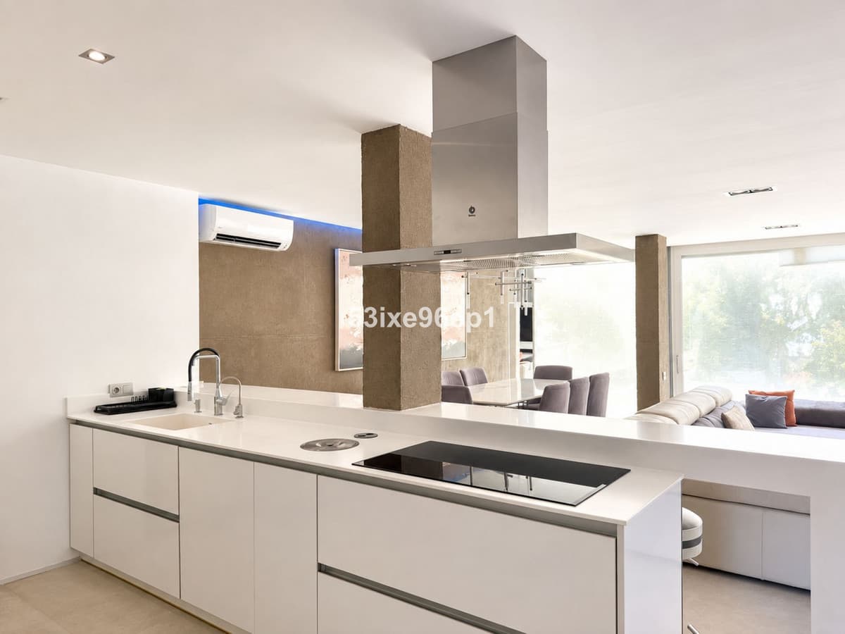 Semi-Detached House in Nueva Andalucía — photo 4 of 10