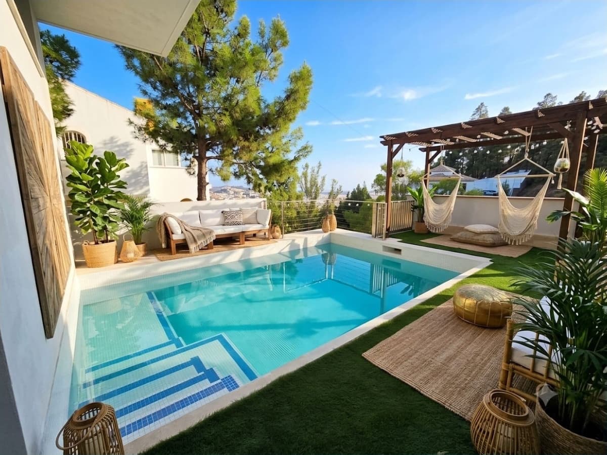 Detached Villa in Málaga — photo 1 of 10