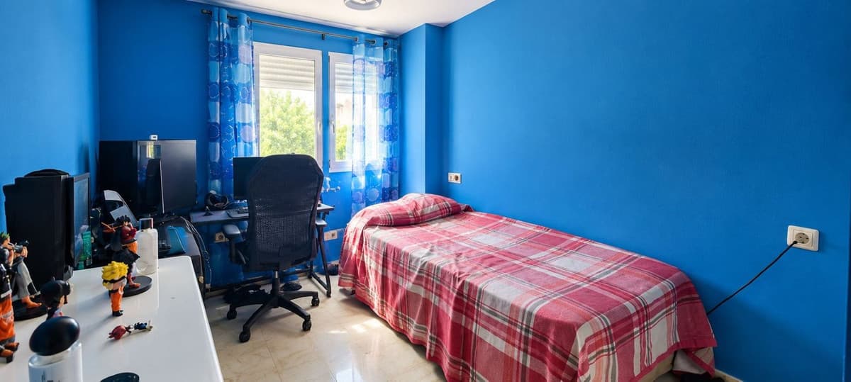 Middle Floor Apartment in Estepona — photo 9 of 10