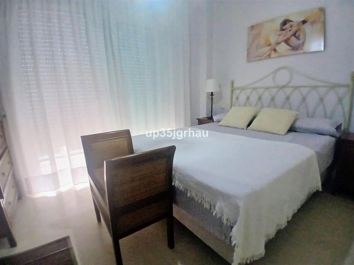 Middle Floor Apartment in Estepona — photo 8 of 10