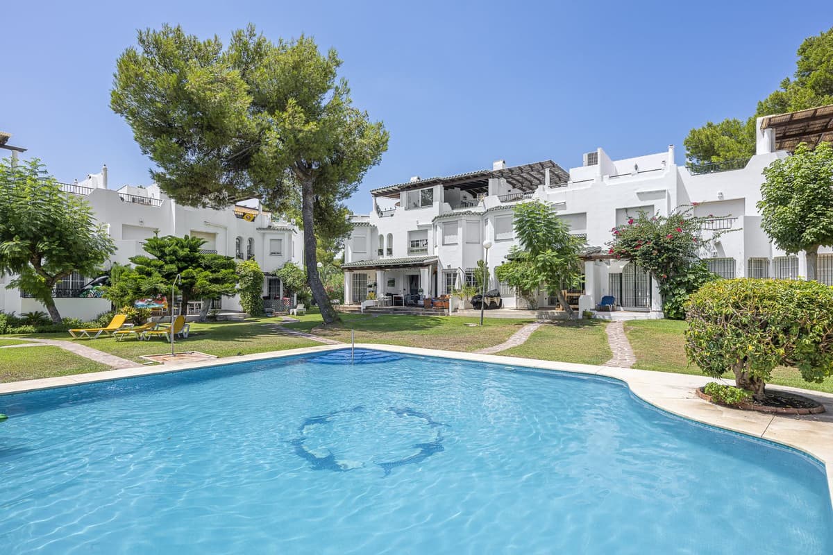 Semi-Detached House in Nueva Andalucía — photo 3 of 10