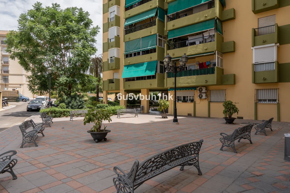 Middle Floor Apartment in Fuengirola — photo 1 of 10
