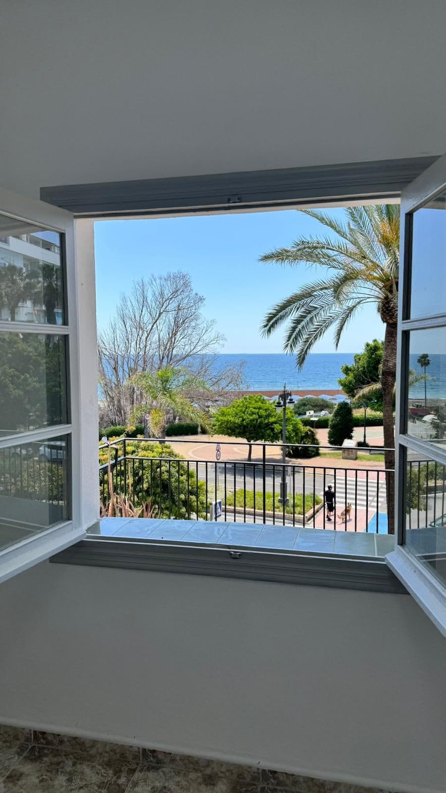 Middle Floor Apartment in Estepona — photo 3 of 10
