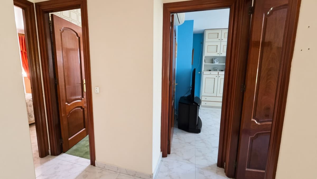 Middle Floor Apartment in Marbella — photo 5 of 10