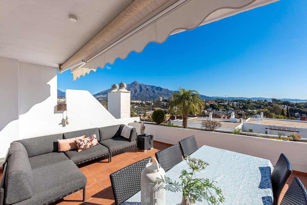 Middle Floor Apartment in Nueva Andalucía — photo 1 of 10