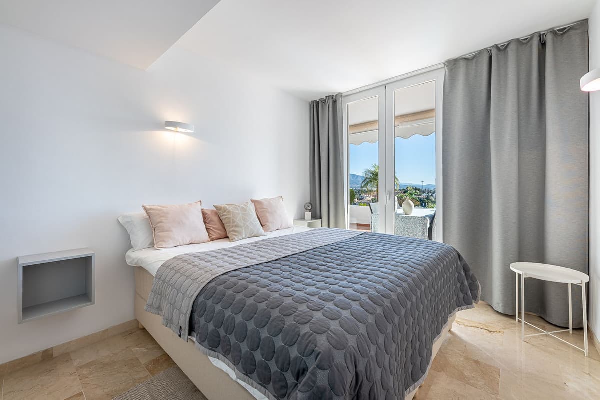 Middle Floor Apartment in Nueva Andalucía — photo 5 of 10