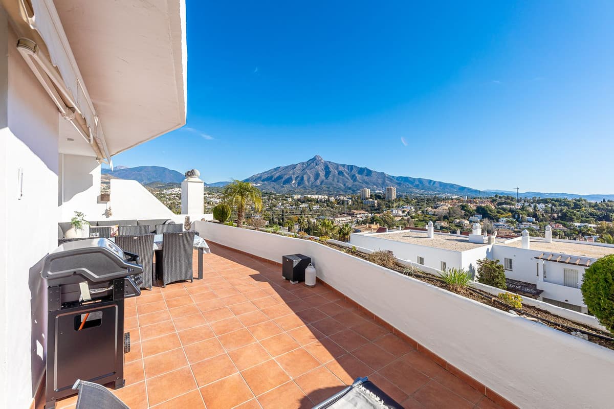 Middle Floor Apartment in Nueva Andalucía — photo 10 of 10