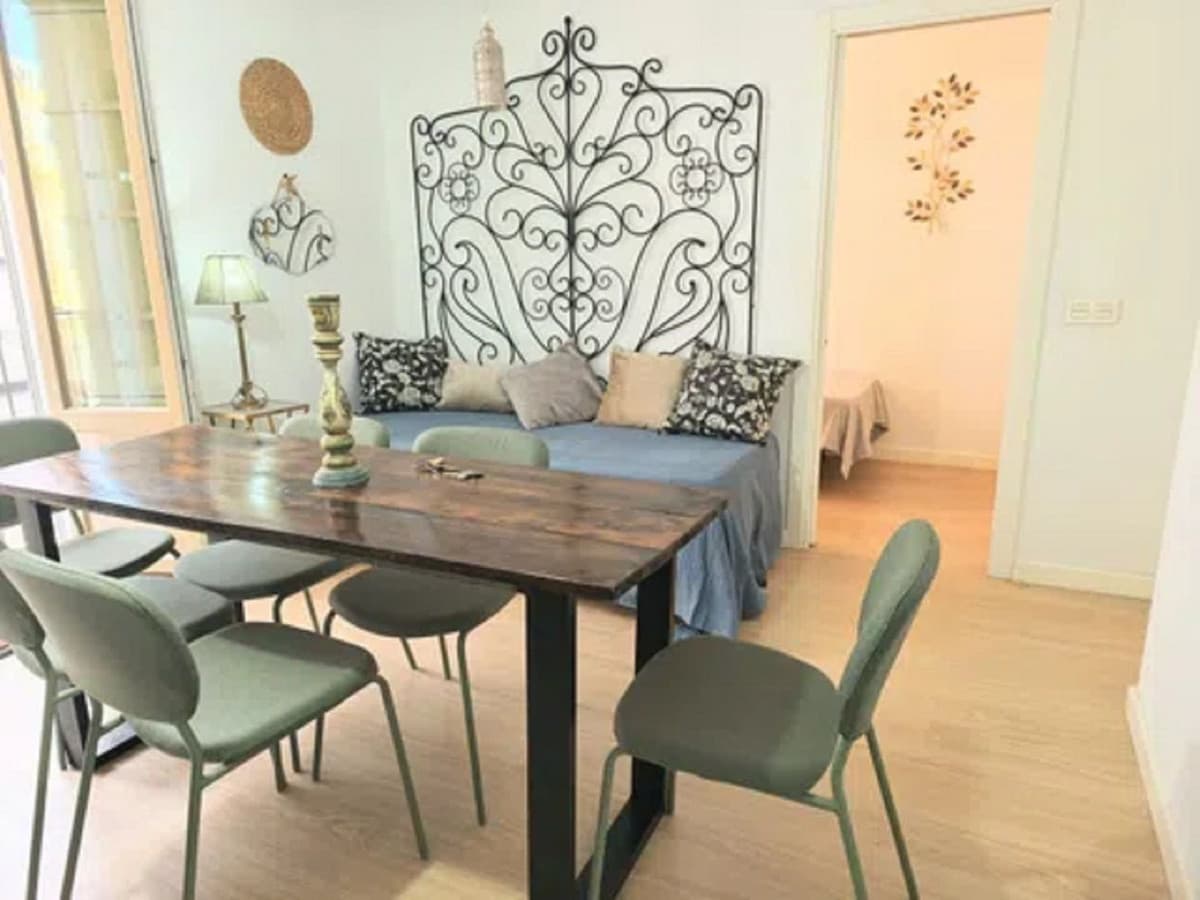 Middle Floor Apartment in Málaga Centro — photo 2 of 9