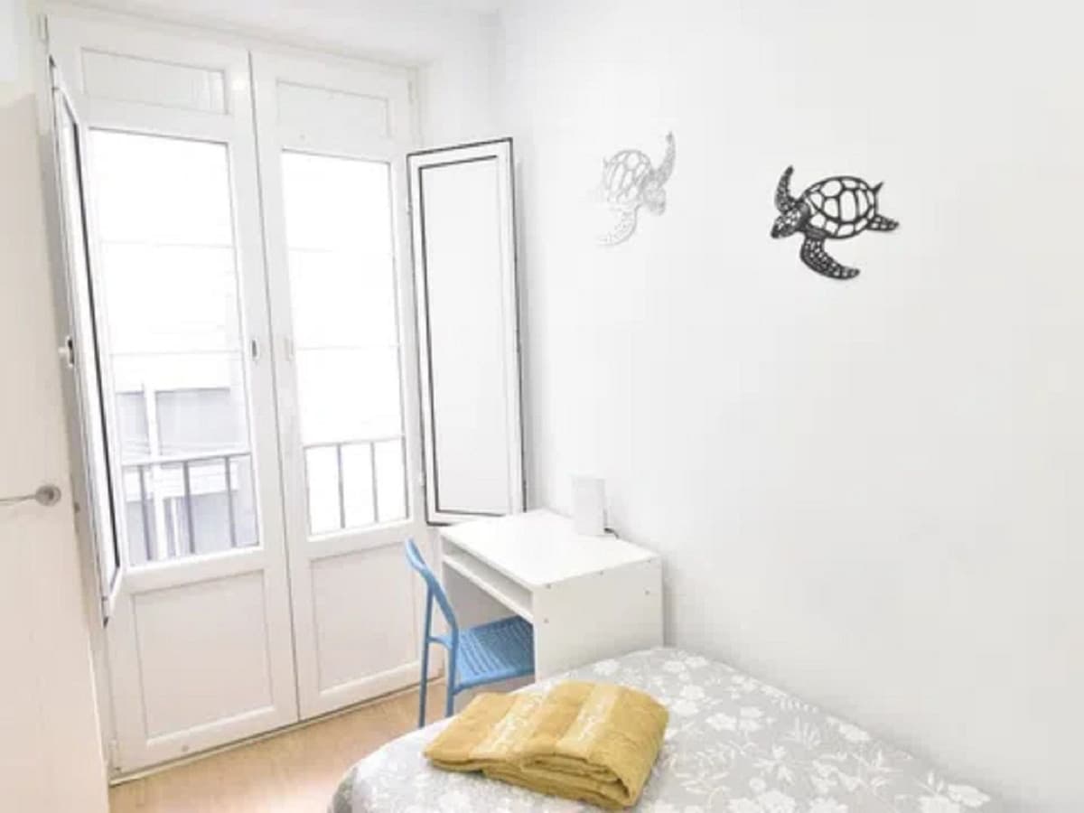 Middle Floor Apartment in Málaga Centro — photo 7 of 9