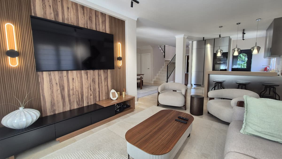 Detached Villa in Riviera del Sol — photo 1 of 10