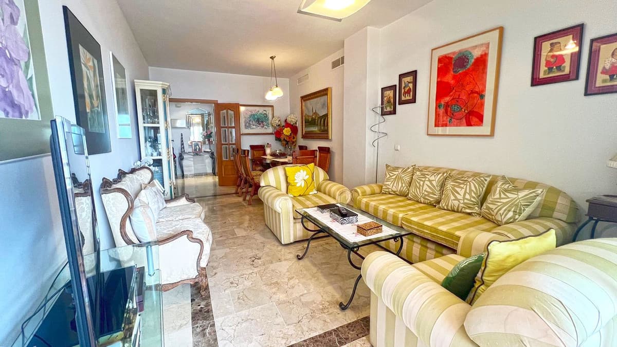 Middle Floor Apartment in Marbella — photo 2 of 10