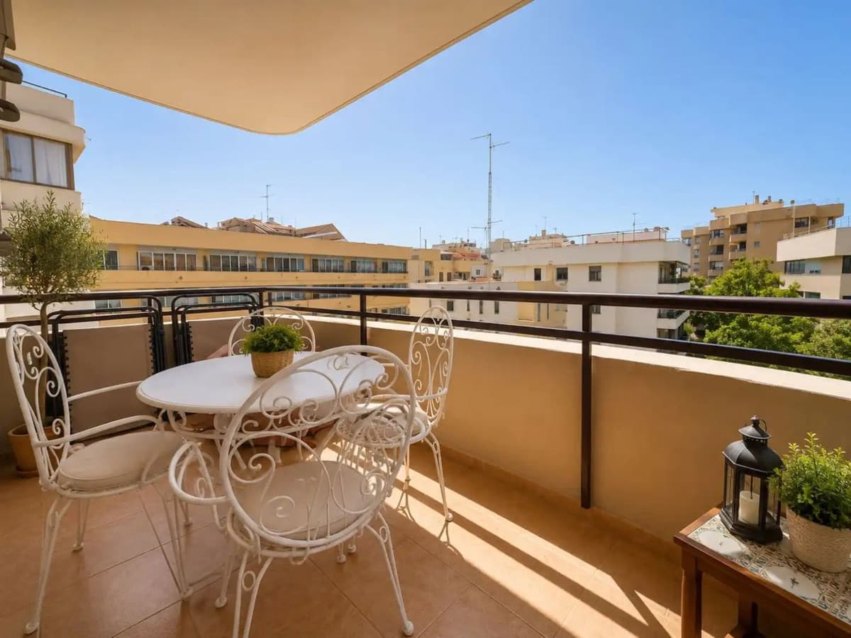Middle Floor Apartment in Marbella — photo 1 of 10