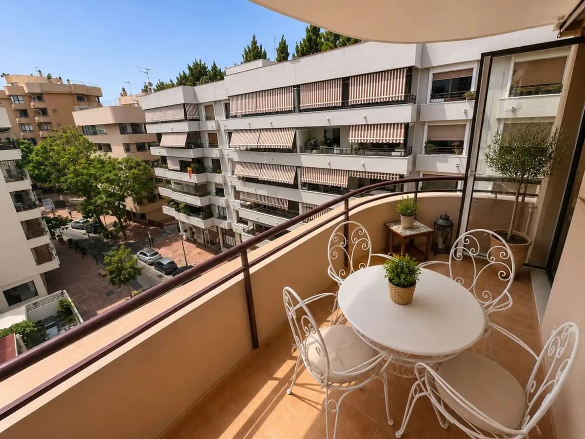 Middle Floor Apartment in Marbella — photo 2 of 10