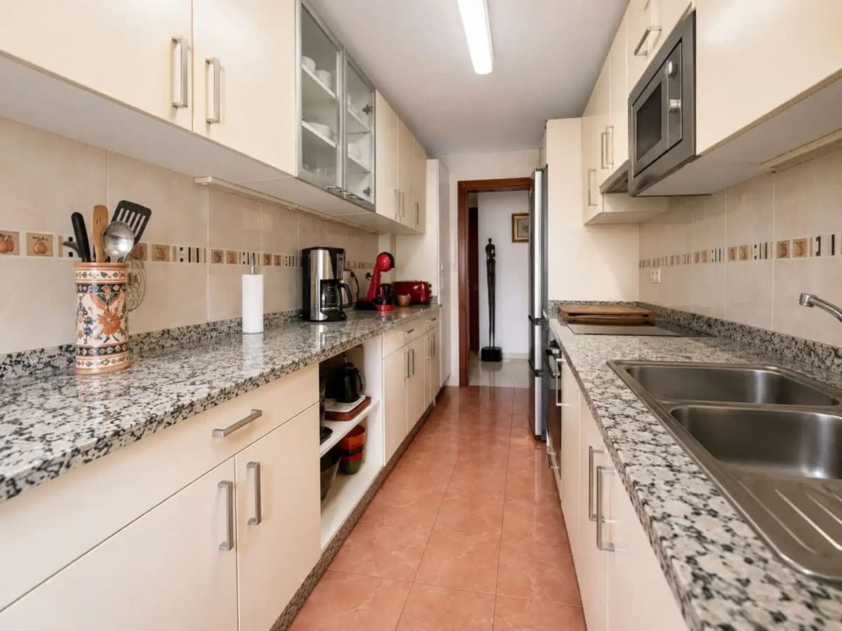Middle Floor Apartment in Marbella — photo 9 of 10