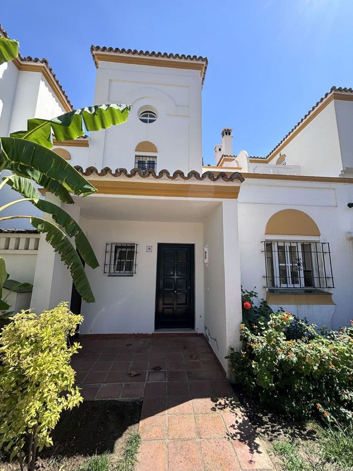 Townhouse in Estepona — photo 1 of 10