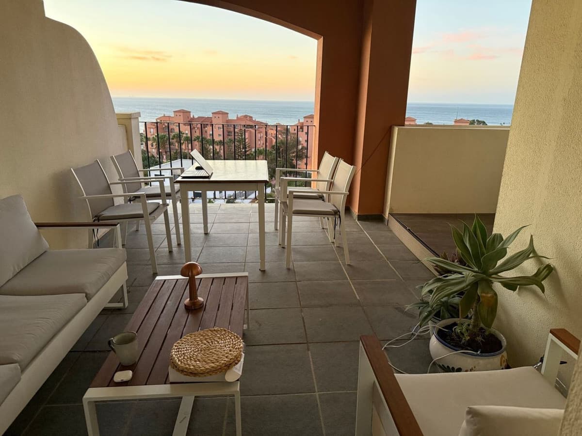 Middle Floor Apartment in La Duquesa — photo 1 of 7