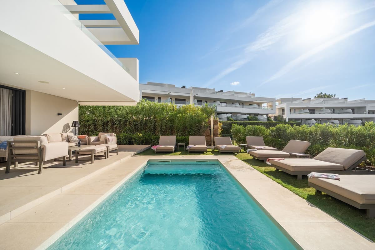Detached Villa in Elviria — photo 2 of 10