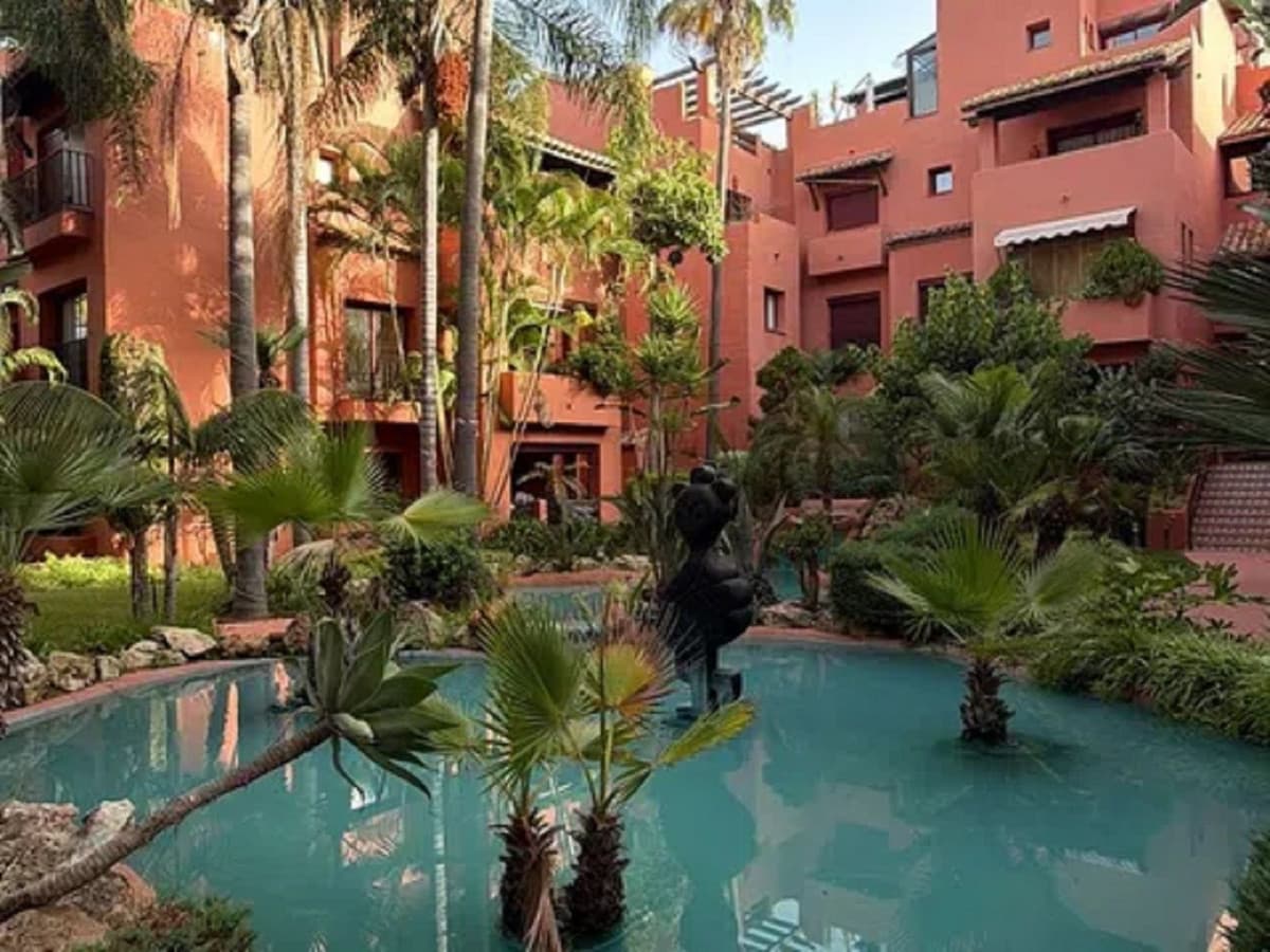 Middle Floor Apartment in Marbella — photo 2 of 10