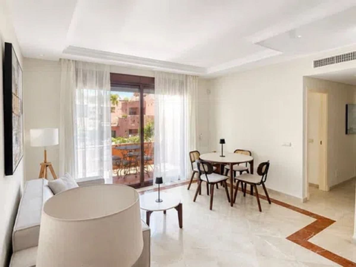 Middle Floor Apartment in Marbella — photo 6 of 10