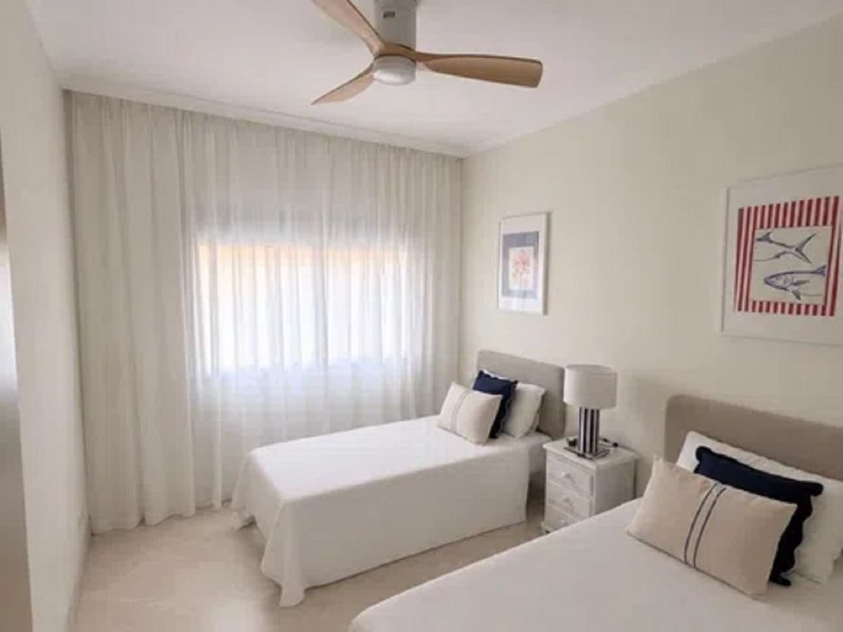 Middle Floor Apartment in Marbella — photo 9 of 10