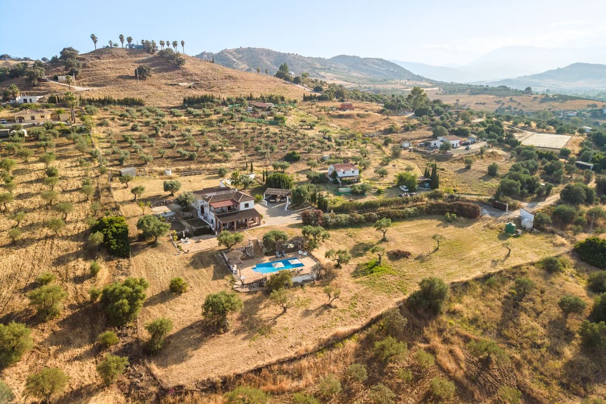 Detached Villa in Coín — photo 4 of 10