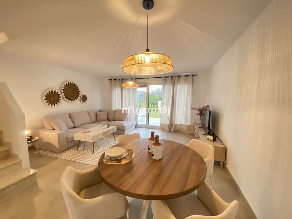 Townhouse in Estepona — photo 2 of 10