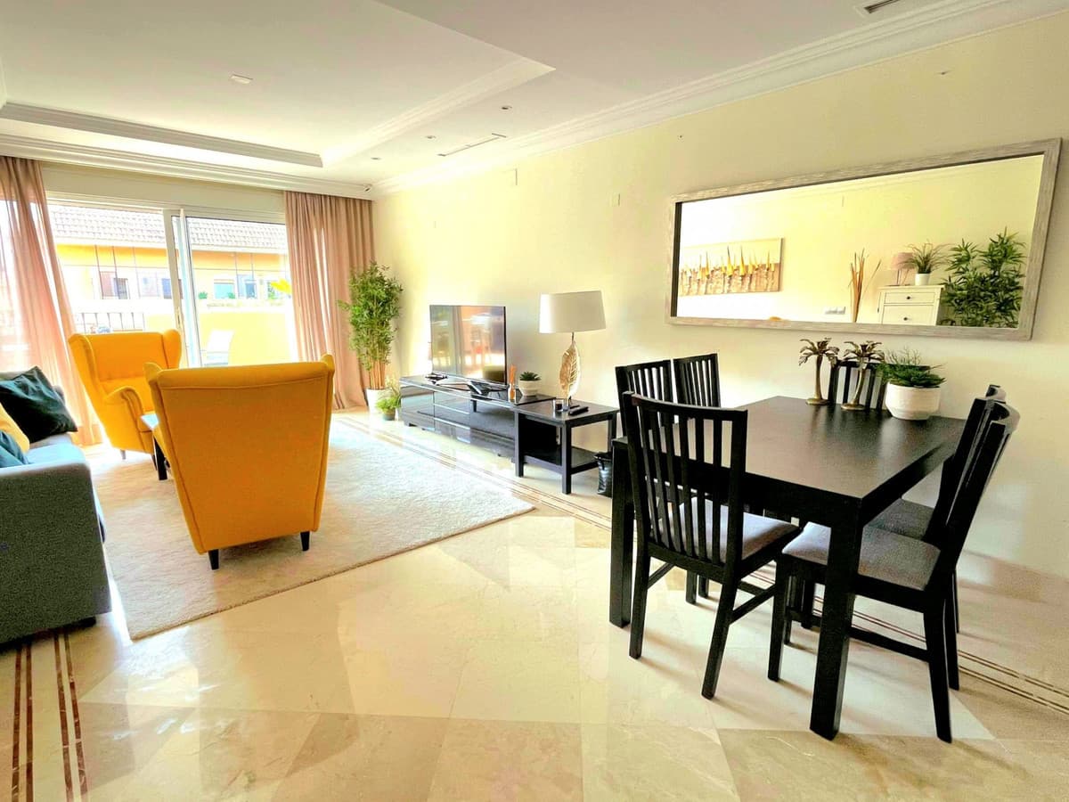 Middle Floor Apartment in Nueva Andalucía — photo 6 of 10