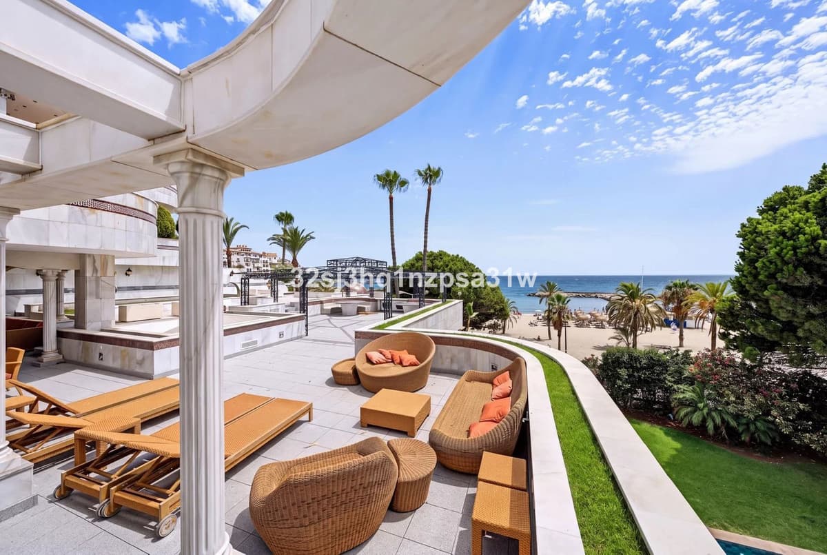 Middle Floor Apartment in Puerto Banús — photo 2 of 10