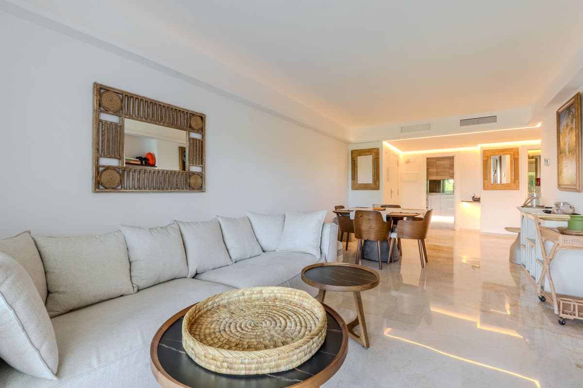 Middle Floor Apartment in Puerto Banús — photo 1 of 10