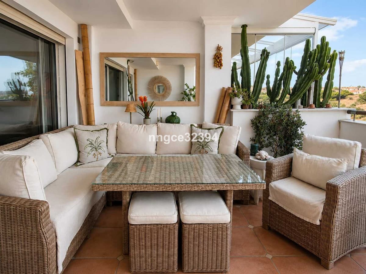 Middle Floor Apartment in Sierra Blanca — photo 7 of 10