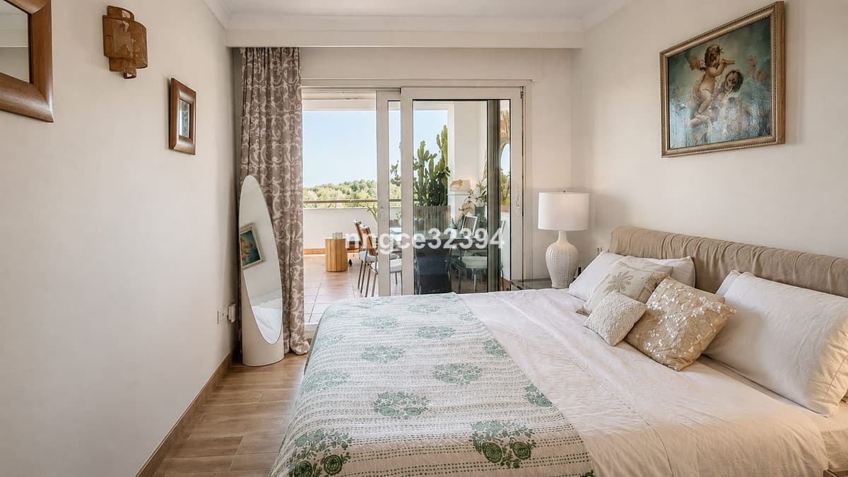 Middle Floor Apartment in Sierra Blanca — photo 8 of 10