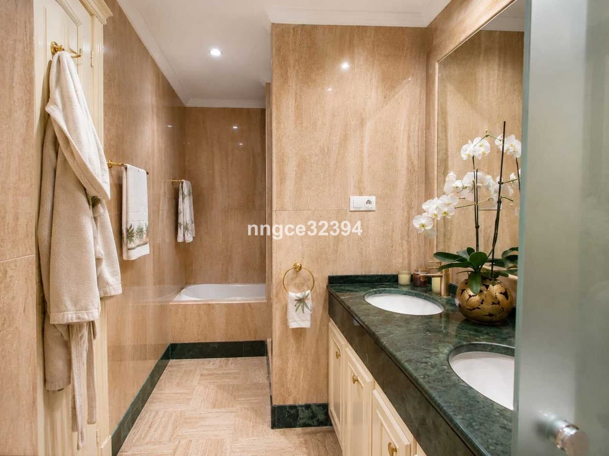 Middle Floor Apartment in Sierra Blanca — photo 9 of 10