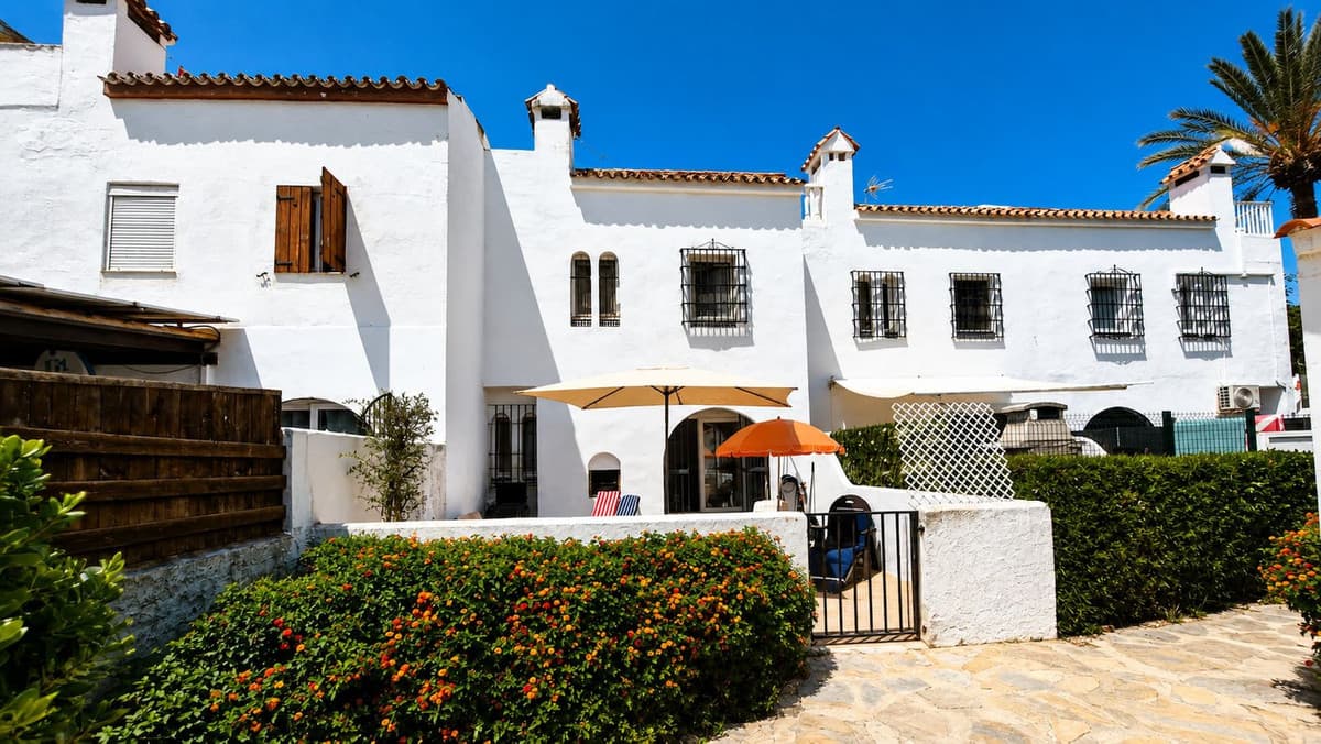 Townhouse in Casares Playa — photo 1 of 10