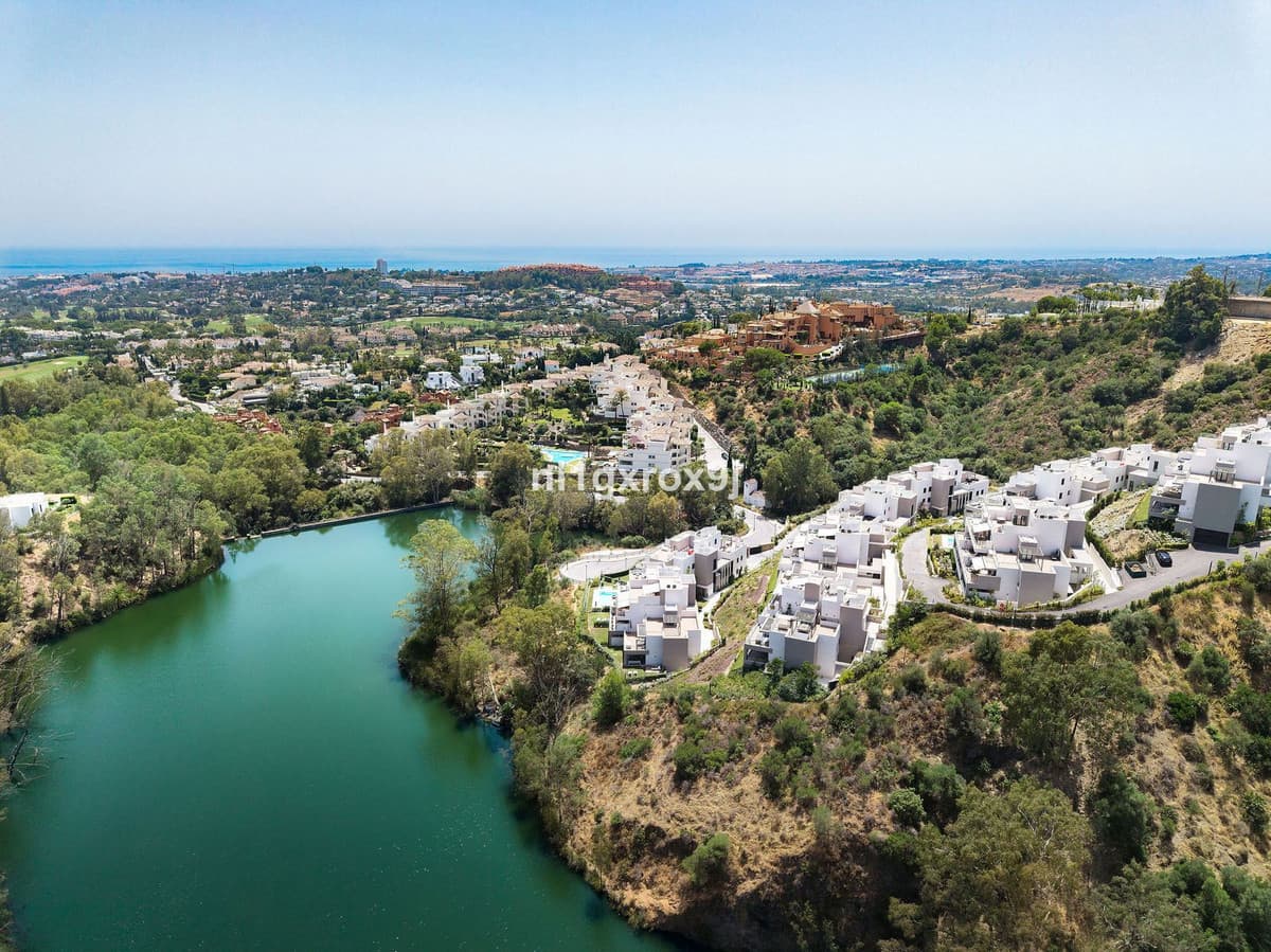 Penthouse in Nueva Andalucía — photo 2 of 10