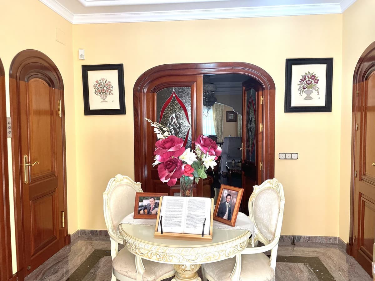 Detached Villa in Las Lagunas — photo 5 of 10